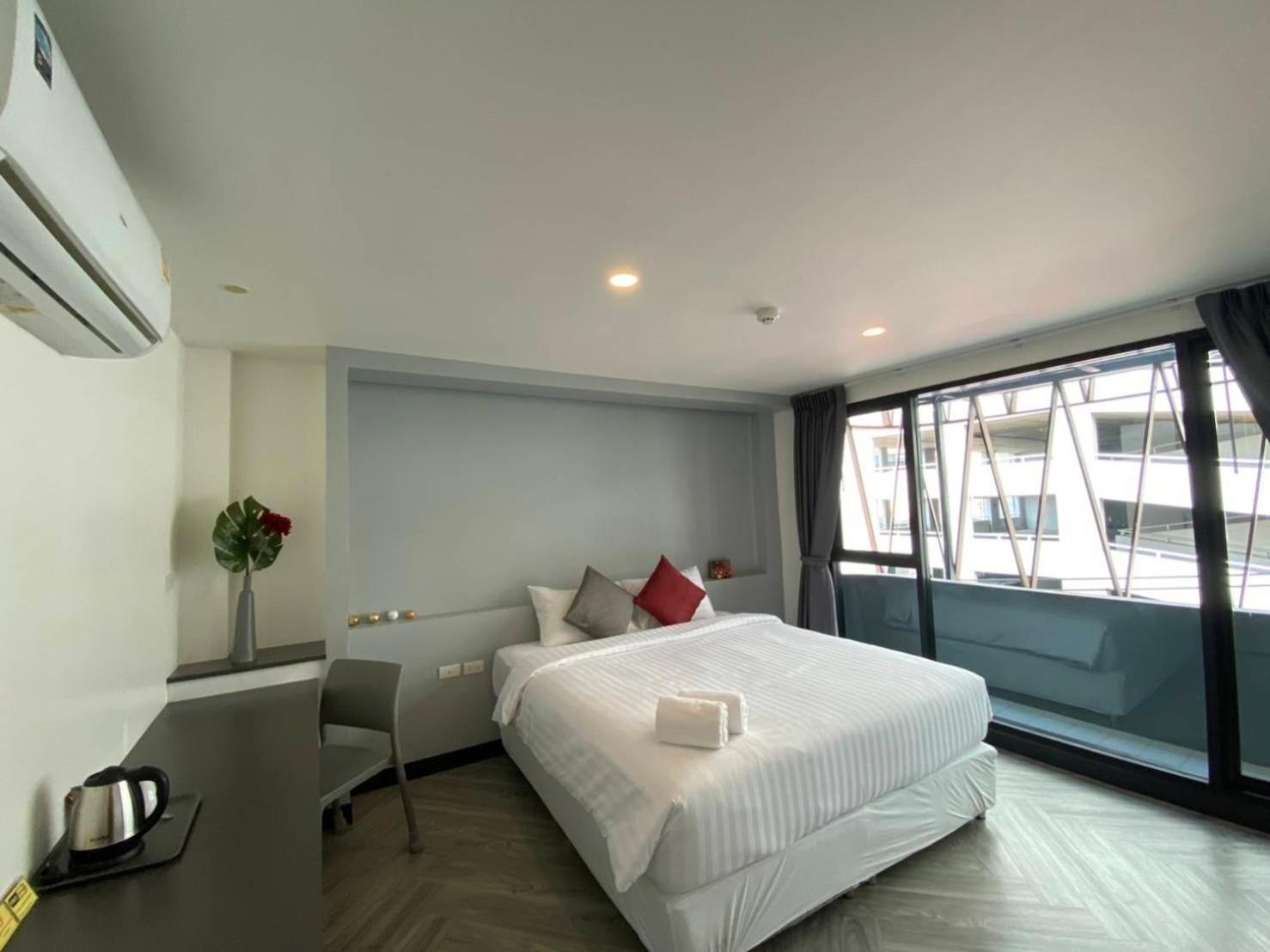 14 Sathorn Hotel No-Parking Bangkok Exterior foto
